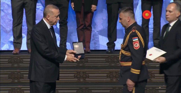 Novitović paradira u uniformi MUP RS, umjesto CZ