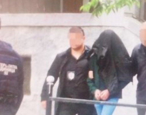 Dobio jedinicu iz istorije, pa pucao iz dva pištolja