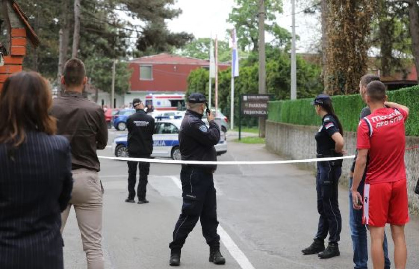 Učenica nožem napala učenika i nastavnicu