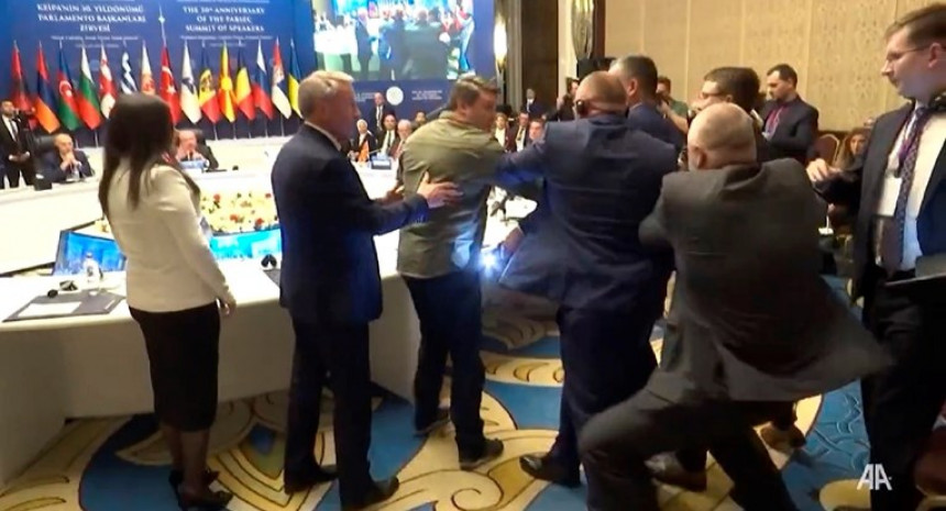 Ruski i ukrajinski političari se tukli na sumitu (VIDEO)