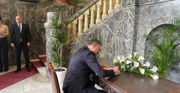 Ministar Konaković se upisao u knjigu žalosti u Beogradu