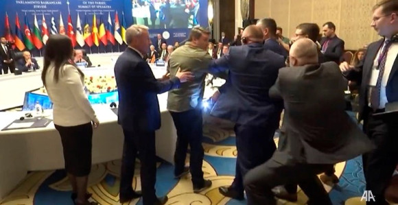 Руски и украјински политичари се тукли на сумиту (ВИДЕО)