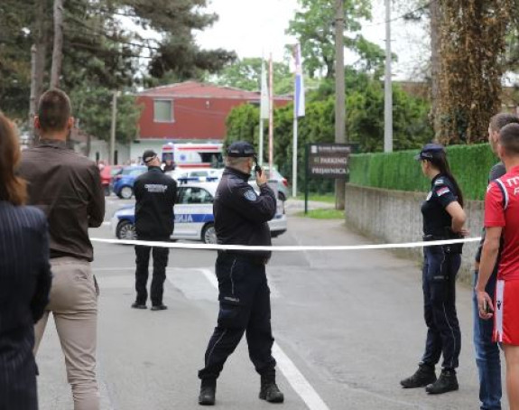 Učenica nožem napala učenika i nastavnicu