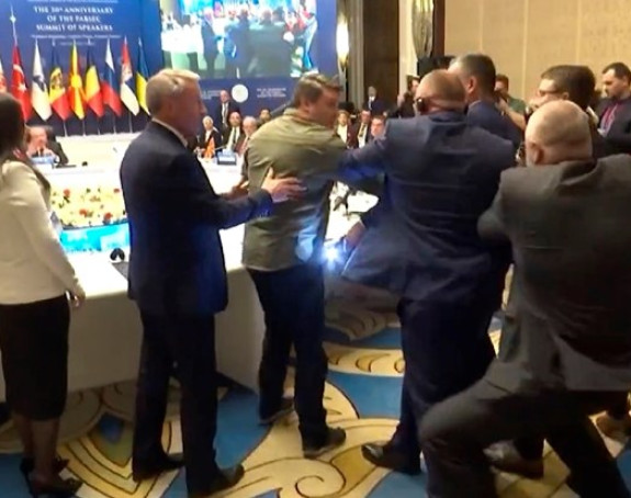 Ruski i ukrajinski političari se tukli na sumitu (VIDEO)
