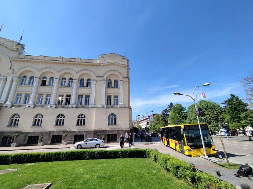 U centru Banjaluke sudar autobusa i mercedesa