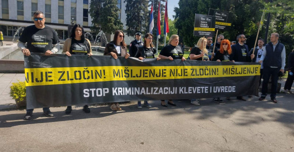Novinari poručili: "Novinarstvo nije zločin"