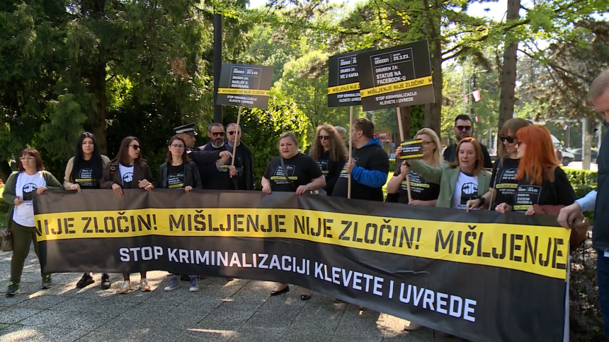 Put ka autokratiji: Ima li lijeka za vlasti u BiH?