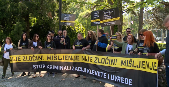 Put ka autokratiji: Ima li lijeka za vlasti u BiH?