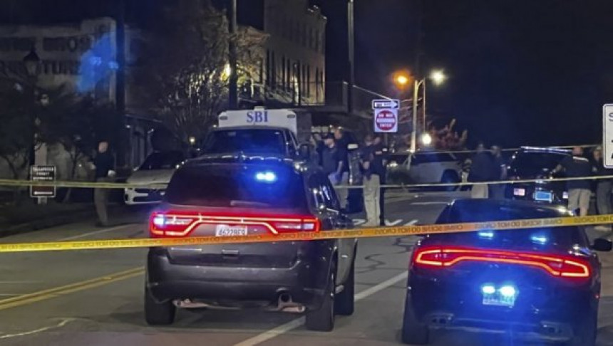 Далас: У пуцњави у тржном центру најмање 9 мртвих