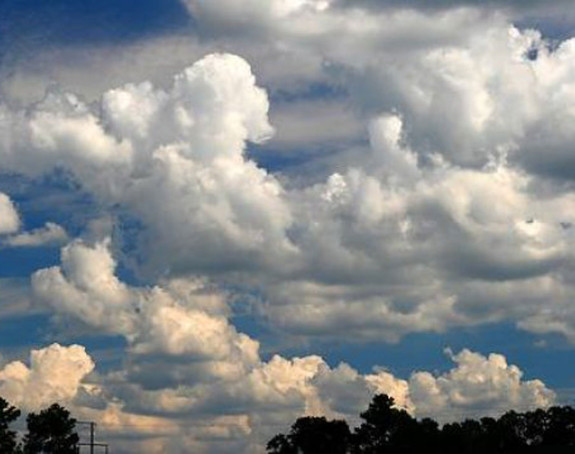 Данас облачно и свјежије, могућа киша током дана