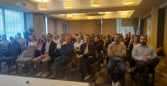 Ljudi traže odgovor - kako pomoći našoj djeci