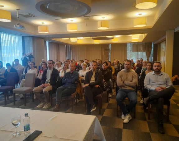 Ljudi traže odgovor - kako pomoći našoj djeci