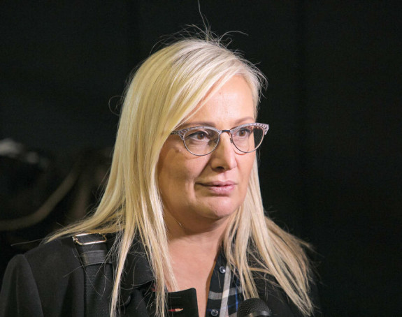 Pop pjevačici Leontini zapalio se automobil u vožnji!