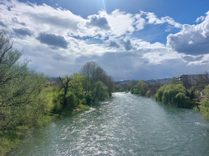 Danas sunčanije, sredinom dana povremena kiša