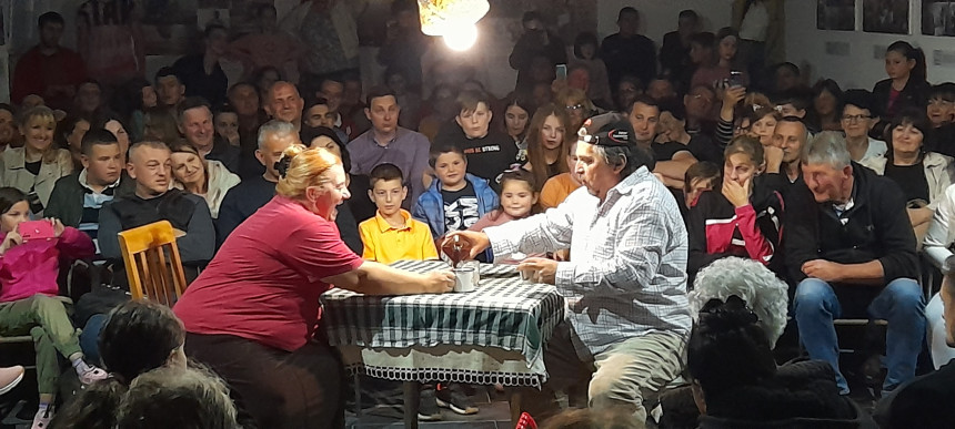 Глумци из серије Милка и Неђо одушевили публику