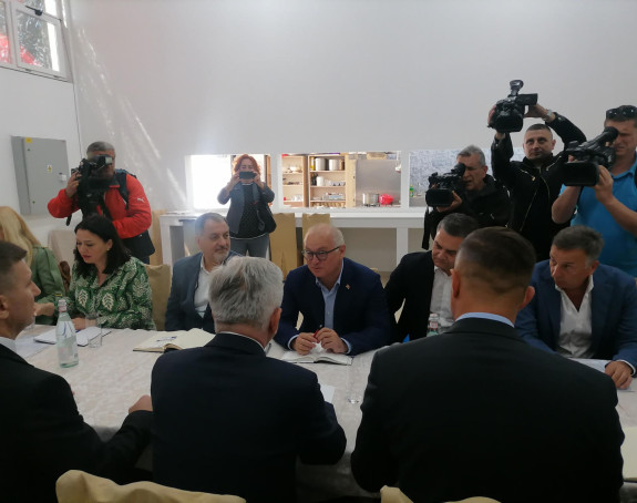 Србија завршава свој дио посла, Српска каска