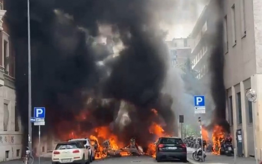 Експлозија у центру Милана, возила у пламену (ВИДЕО)