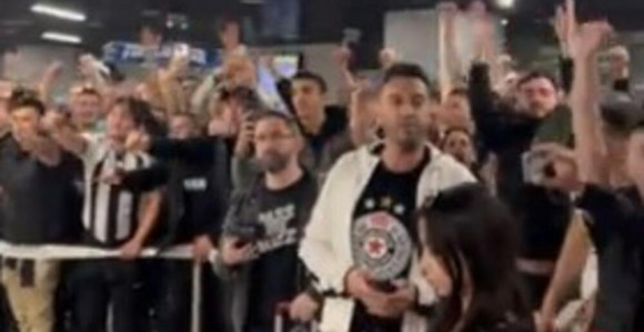 Ovako su dočekani košarkaši Partizana poslije poraza
