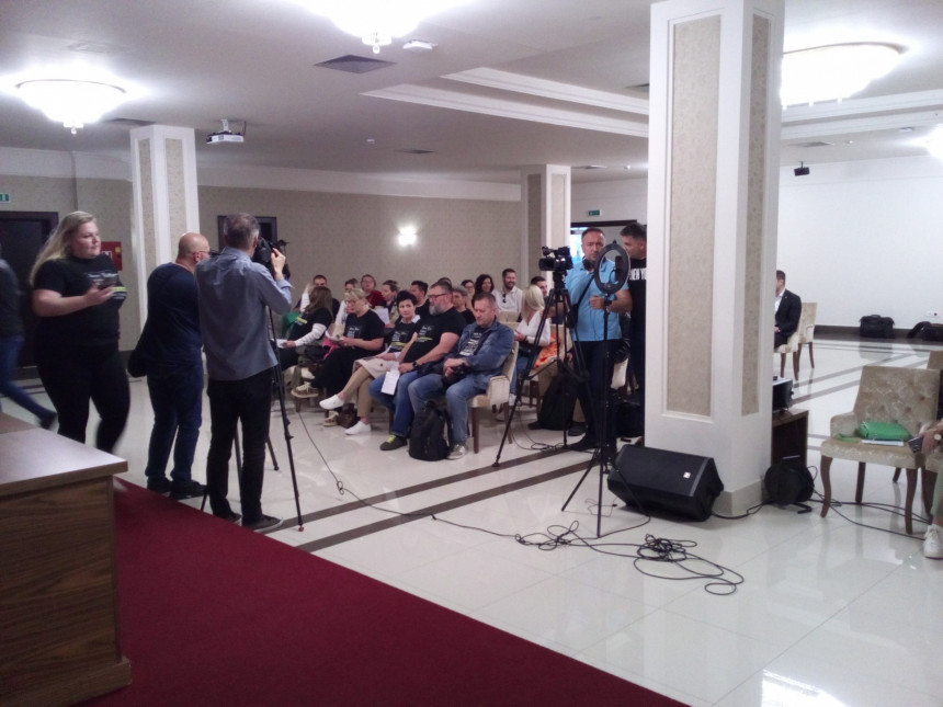 Istočno Sarajevo: Novinari napustili javnu raspravu