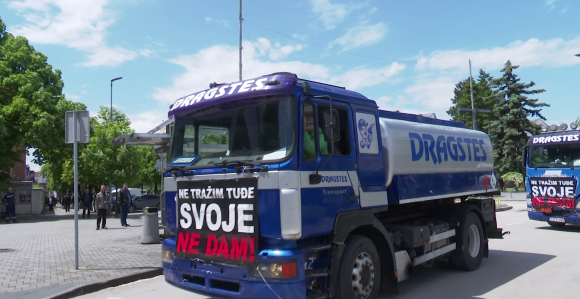 Protestna vožnja Bijeljinom: Neću tuđe, svoje ne dam