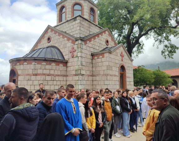 Hiljade vjernika prisustvuje liturgiji u Mrkonjićima