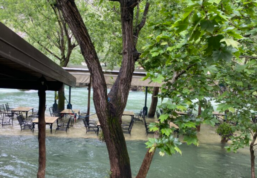 Rijeka Buna danas poplavila restorane u Blagaju