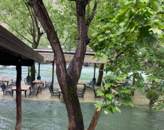 Ријека Буна данас поплавила ресторане у Благају