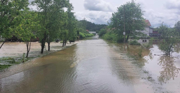Novi Grad: Voda ušla u tri stambena objekta