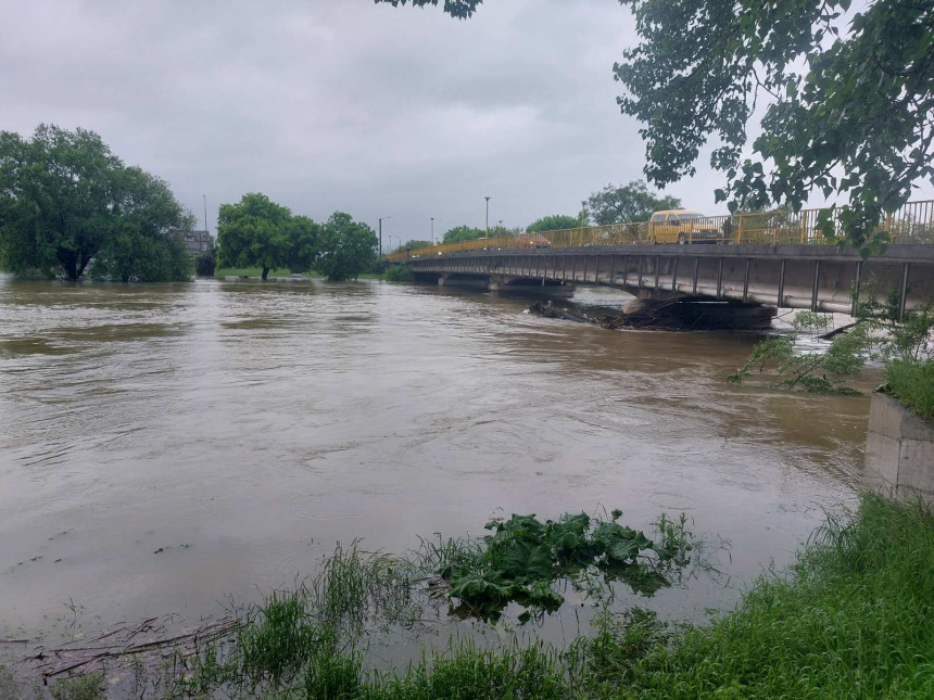Nema okupljanja maturanata zbog straha od poplava