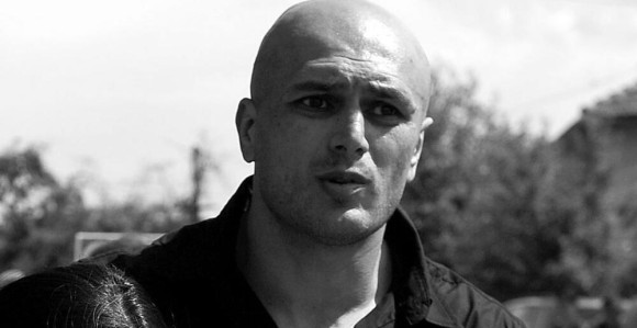 Sin pjevača Sinana Sakića iznenada preminuo u zatvoru