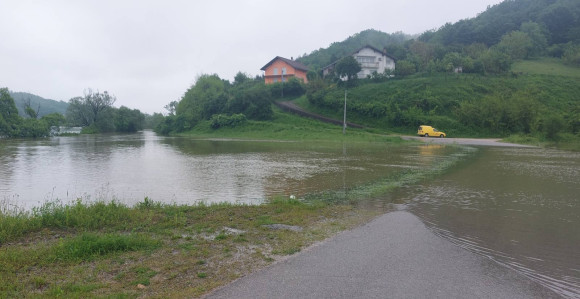 Rastu vodostaji Une i Sane, uvedene vanredne mjere 