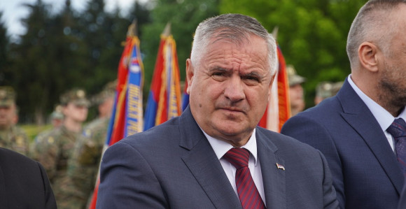 Izbjegavajući odgovornost premijer optužuje druge