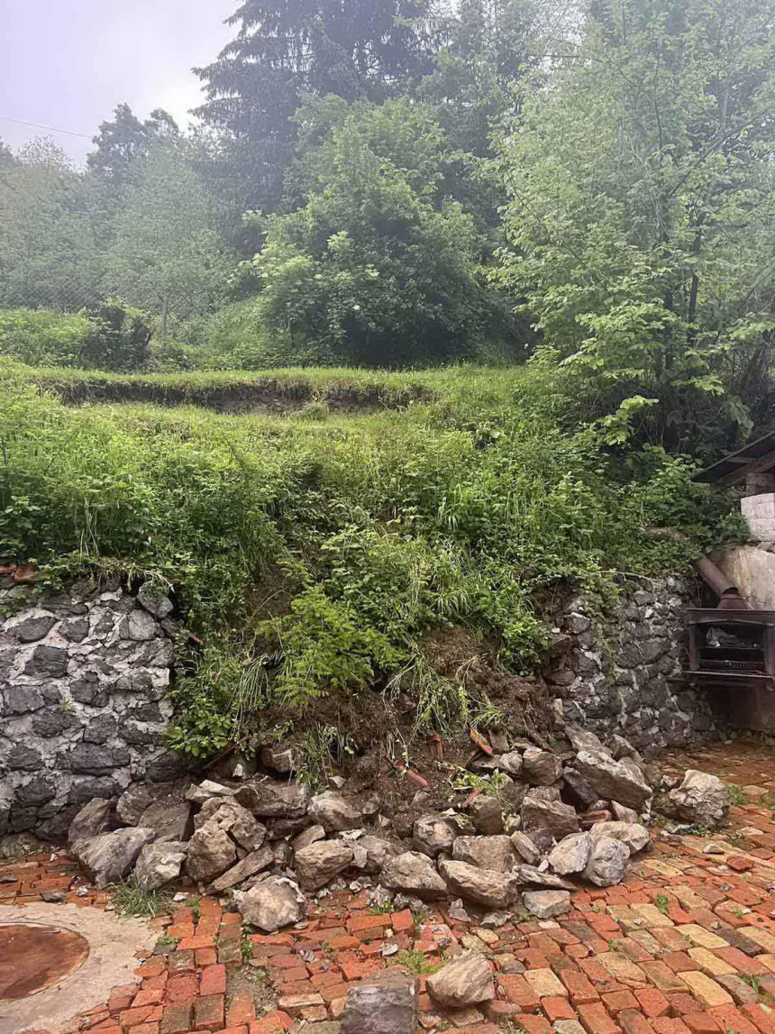 Evakuisana porodica iz Ljubije zbog klizišta