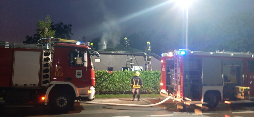 Lokalizovan požar na krovu kafića u Banjaluci