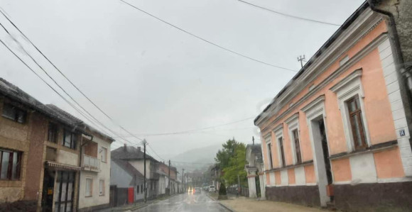 Kostajnica: Una i dalje raste, obustavljen saobraćaj 