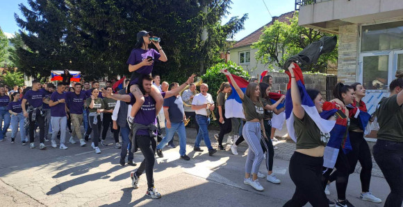 Вишеградски матуранти славили уз трубаче