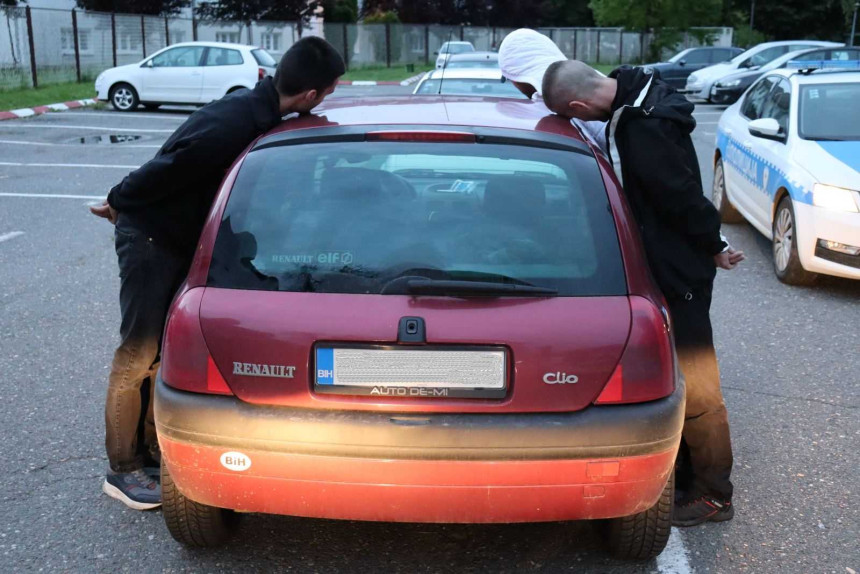 Tri lica uhapšena, pronađena opojna droga