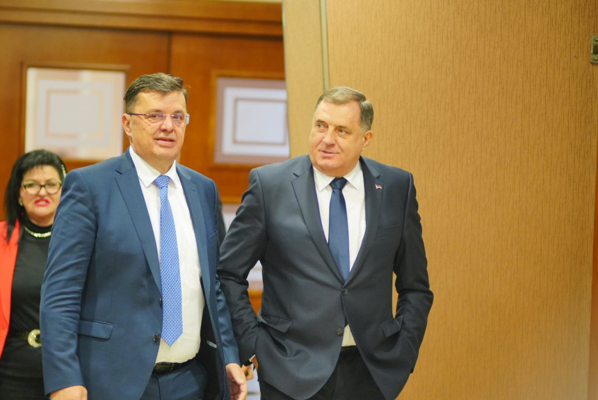 Ko će zamijeniti Tegeltiju u Savjetu ministara?