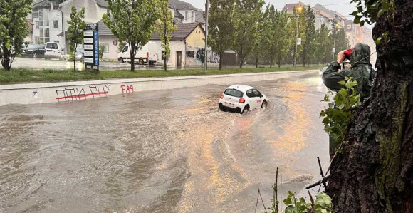 U poplavama u Novom Sadu povrijeđene dvije osobe