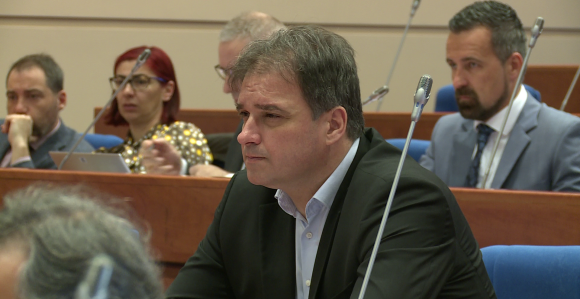 "Ako ova vlast išta zna, onda će povući sramni zakon"