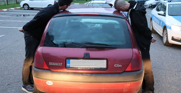 Tri lica uhapšena, pronađena opojna droga