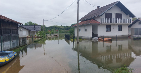 Po pola miliona KM za ugrožene u Srpskoj i FBiH