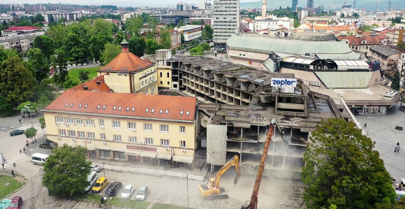Почело рушење дијела хотела Палас у Бањалуци