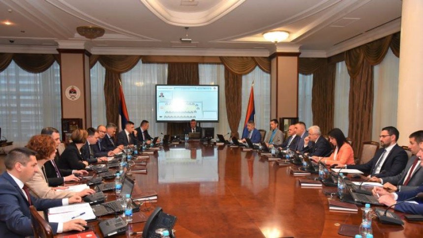 У Влади Српске крију имена савјетника као змија ноге