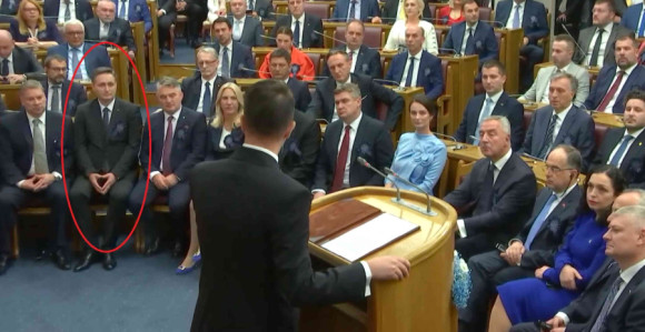 Denisa Bećirovića jedva “ugurali” na pomoćnu stolicu