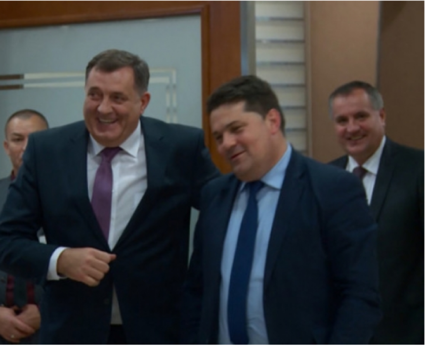 Dodik i družina ostali bez pomfrita, ajvara, banana, ananasa, jagoda...
