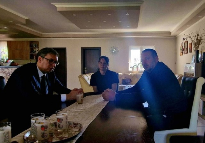 Vučić razgovara sa porodicama žrtava masakra