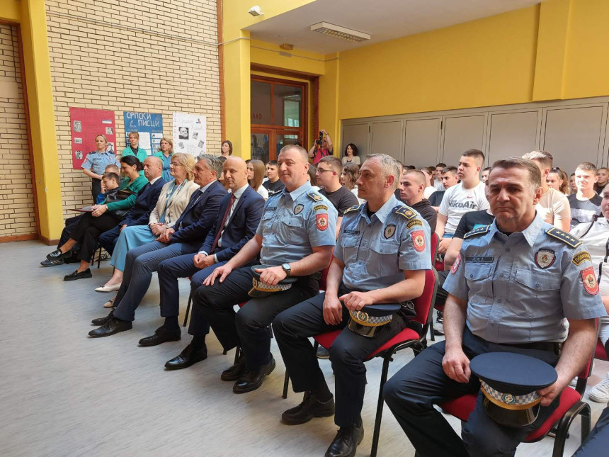 Održana kampanja "Oružje ne štiti, oružje ubija"    