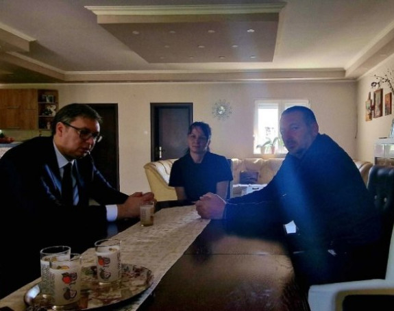 Vučić razgovara sa porodicama žrtava masakra