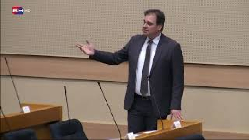 Vukota pronašao građevinsku dozvolu za vodovod
